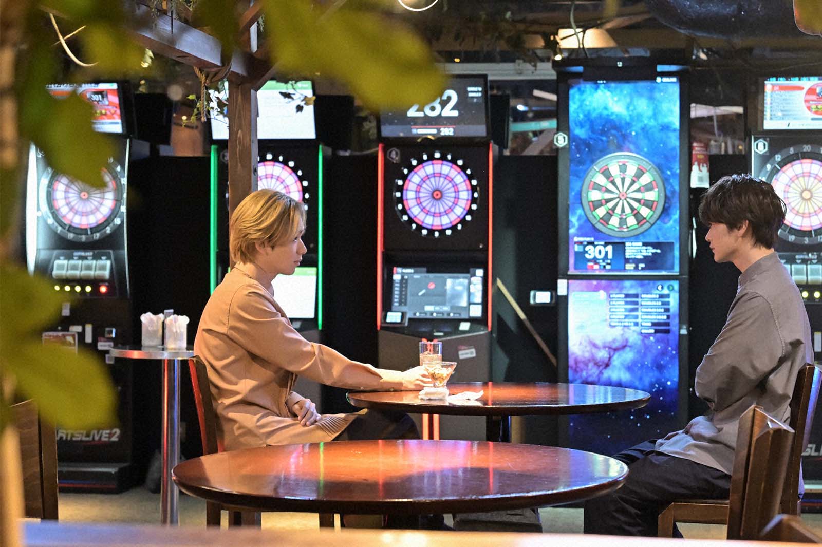 宮世琉弥、瀬戸康史「くるり～誰が私と恋をした？～」第8話より（C）TBS