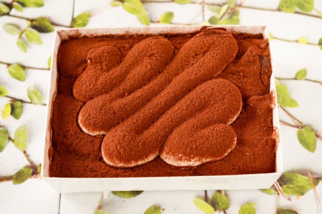 成城石井生チョコティラミス中身