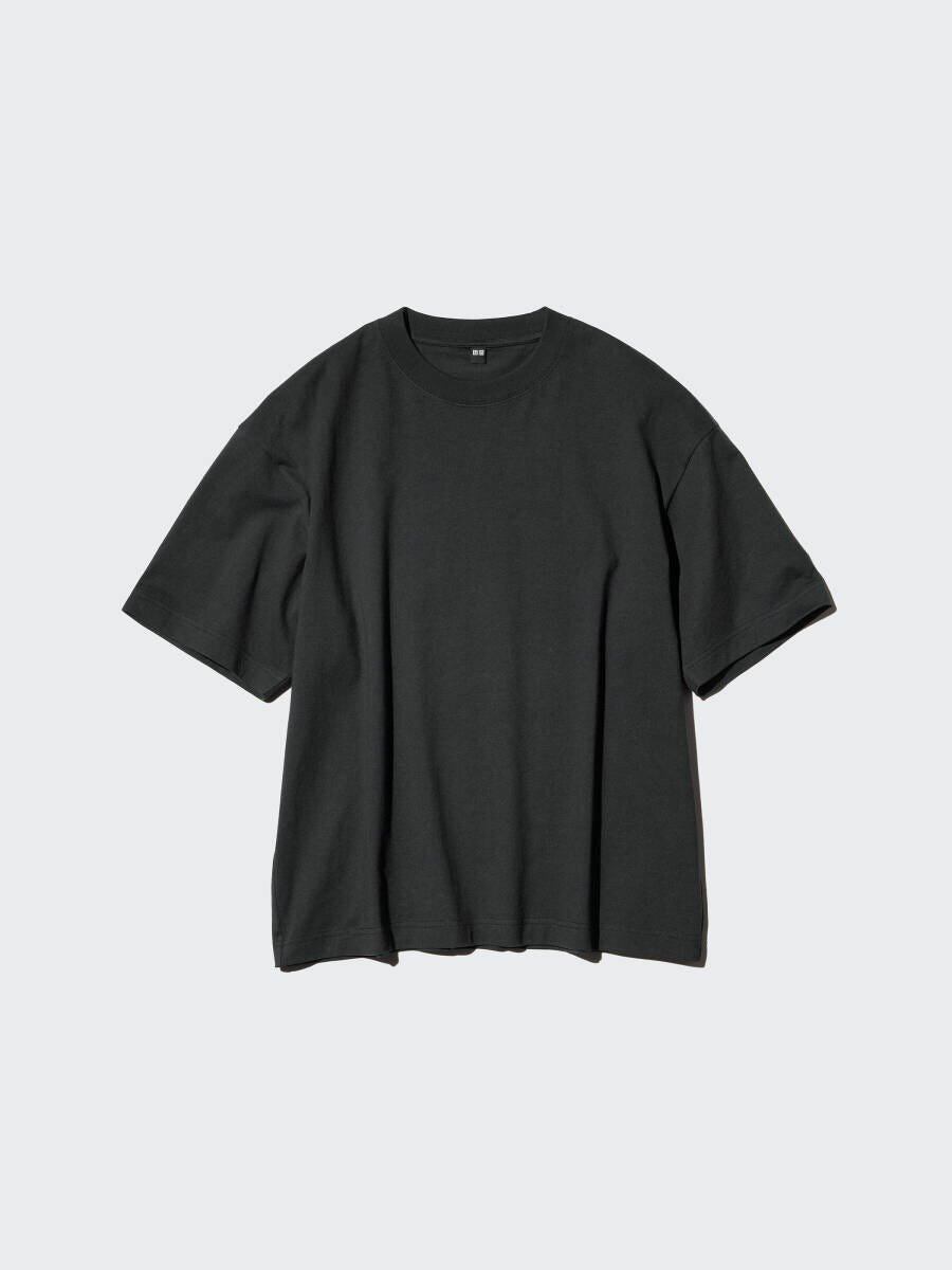 黒いゆったり半袖Tシャツ、短め丈でスタイルアップ 黒いゆったり半袖Tシャツ、短め丈でスタイルアップ