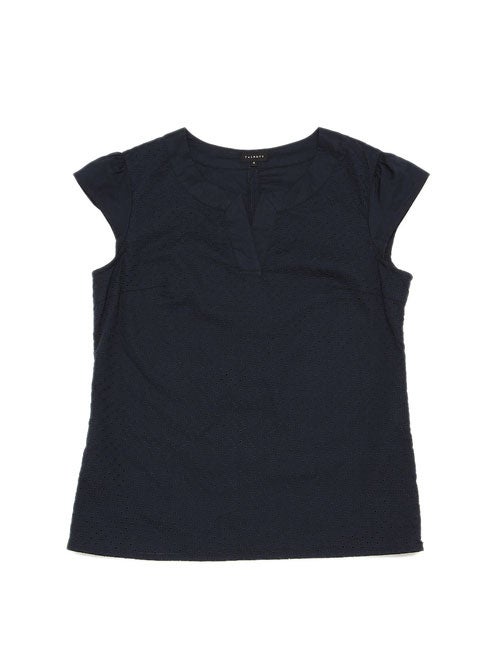 キャップスリーブアイレットブラウス「TALBOTS」6,048円（税込）／画像提供：TALBOTS