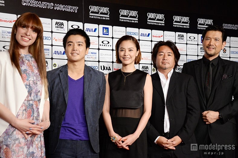 （左から）IVAN、大和田健介、浅見れいな、園田俊郎監督、別所哲也