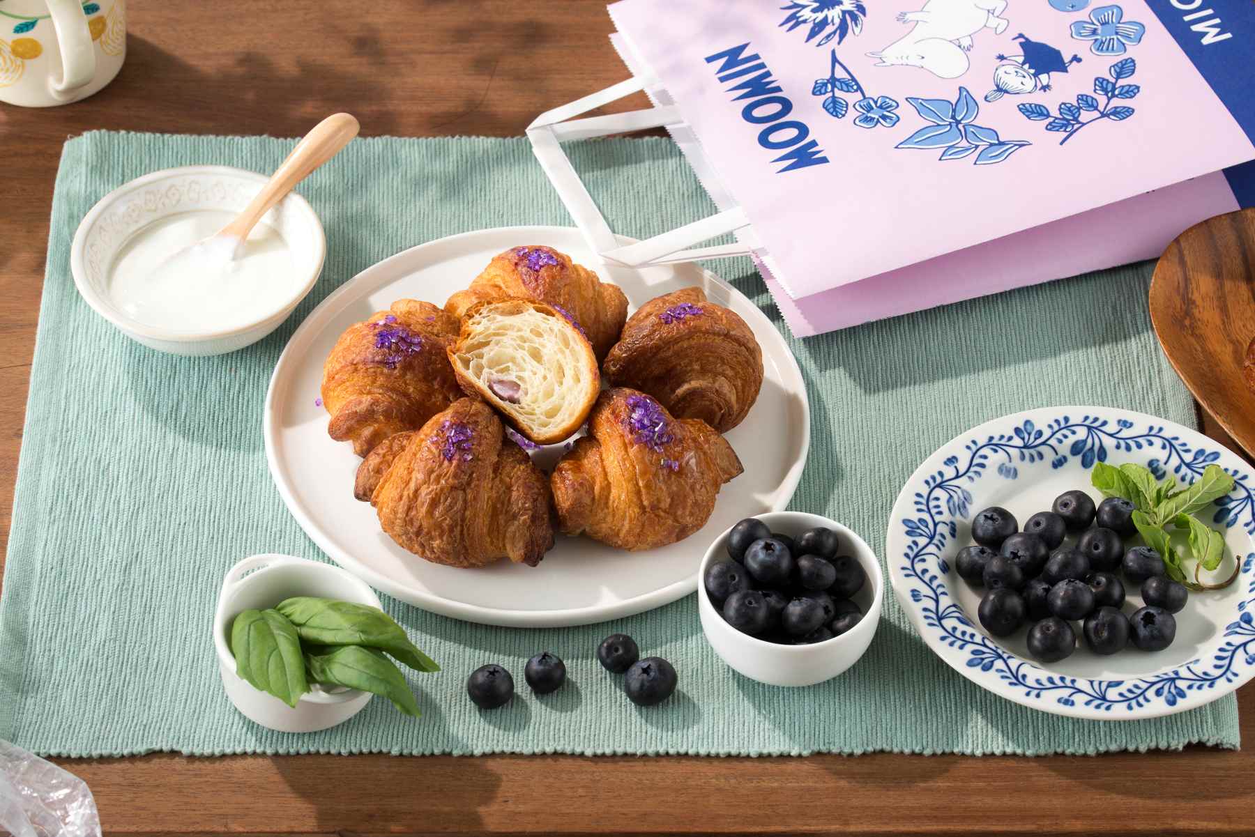【大阪】ミニクロワッサン専門店「ミニヨン」と「ムーミン」がコラボ！ 限定ショッパーも見逃せない♡