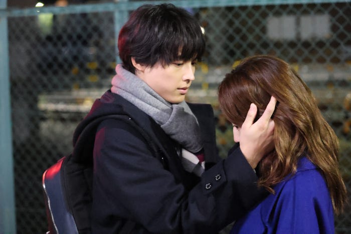 松村北斗、川口春奈「アンサンブル」第1話(C)日本テレビ