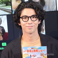 賀来賢人、子どもに絵本読み聞かせ「毎日、3冊読む習慣がある」