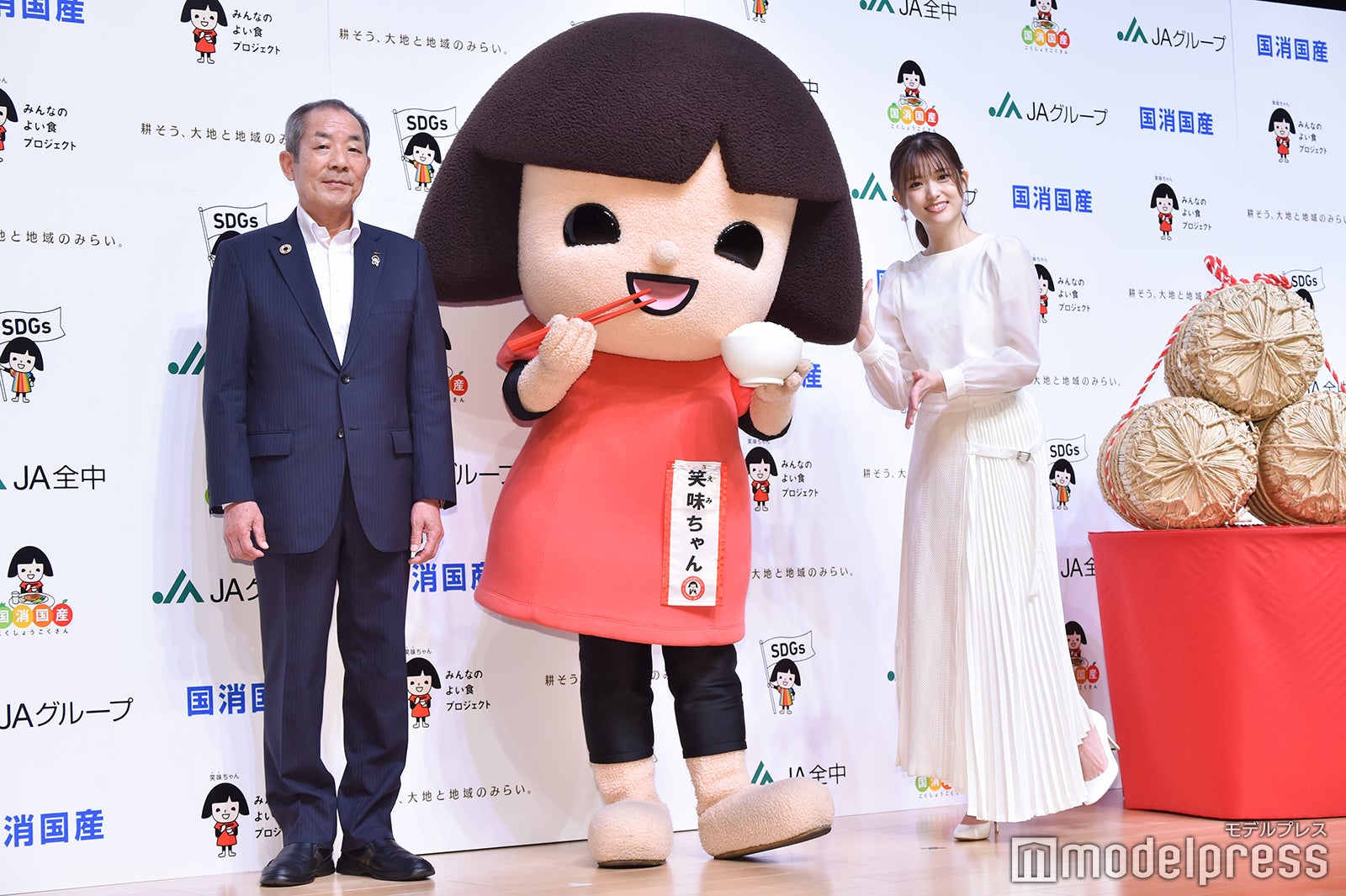 笑味ちゃんと松村沙友理（C）モデルプレス