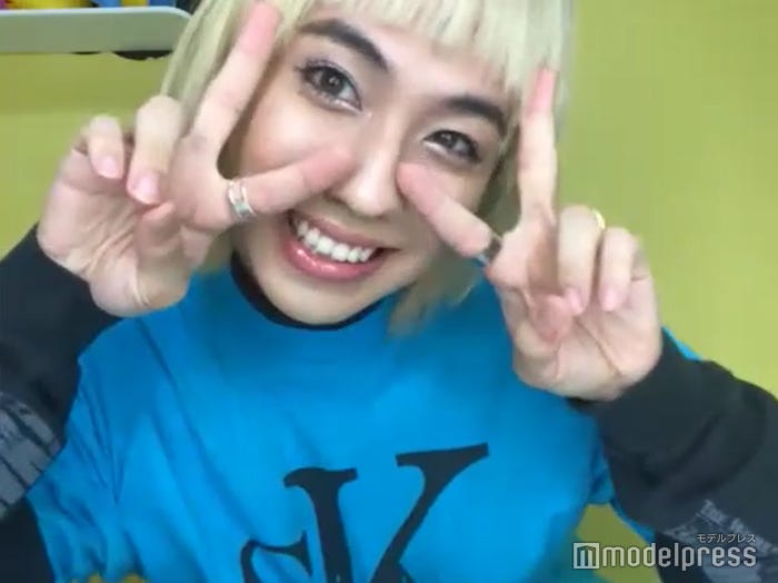 自宅からリモートインタビューに応じたりゅうちぇる(C)モデルプレス