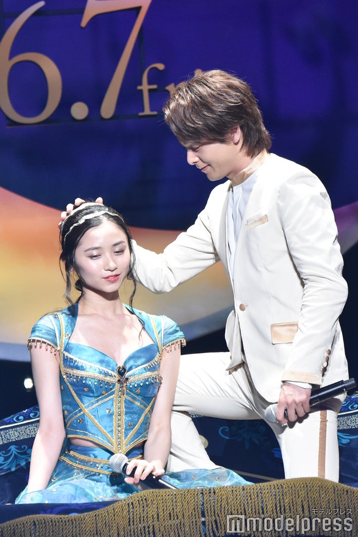 （左から）木下晴香、中村倫也（C）モデルプレス