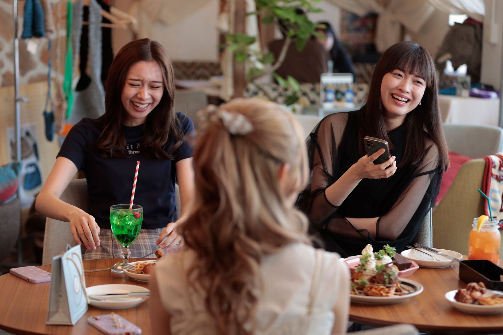 田鍋梨々花、茅島みずき「最高の教師 1年後、私は生徒に■された」第4話より（C）日本テレビ