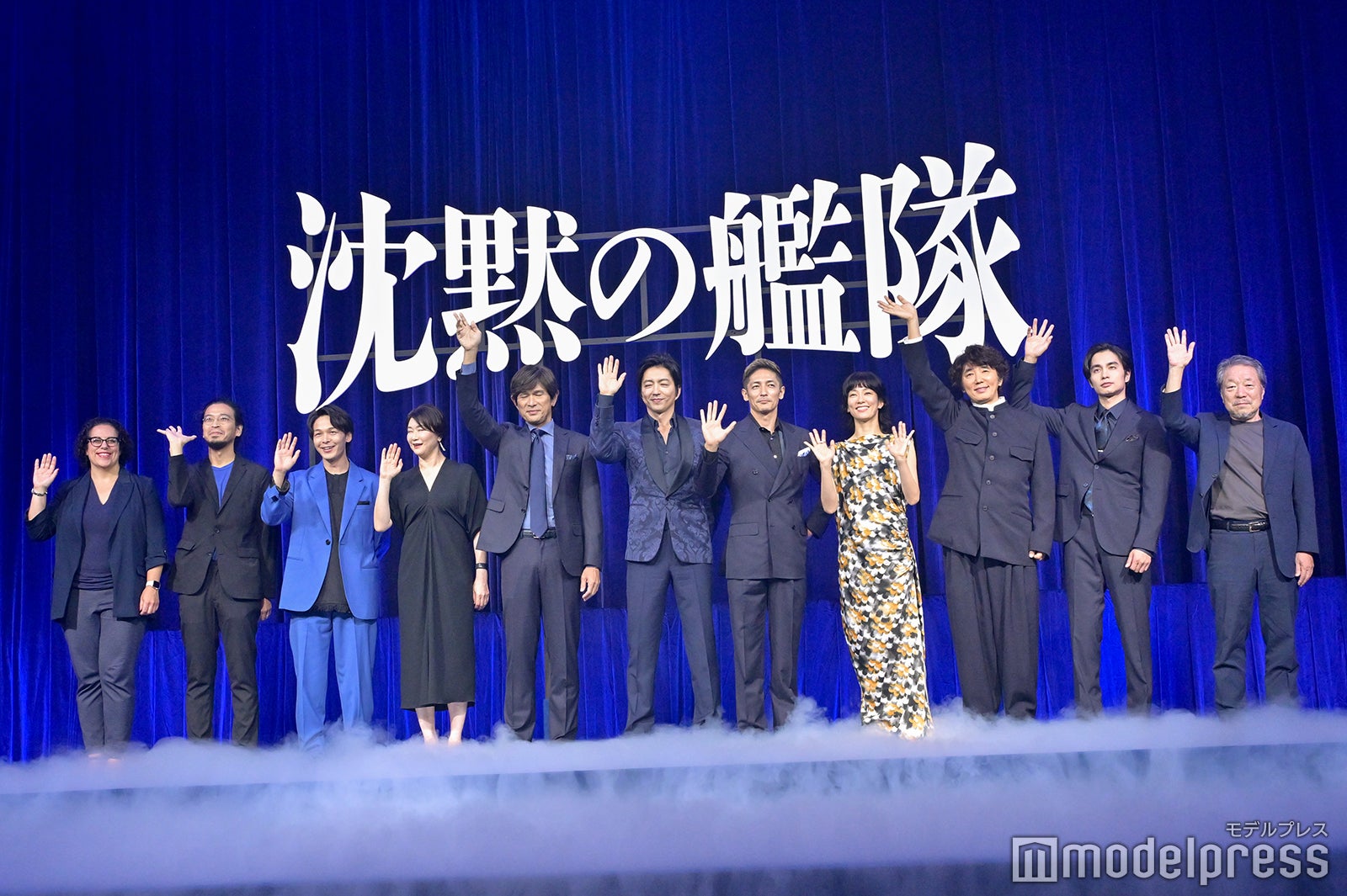 （左から）ダナエ・コキノス氏、吉野耕平監督、中村倫也、夏川結衣、江口洋介、大沢たかお、玉木宏、水川あさみ、ユースケ・サンタマリア、中村蒼、かわぐちかいじ氏（C）モデルプレス