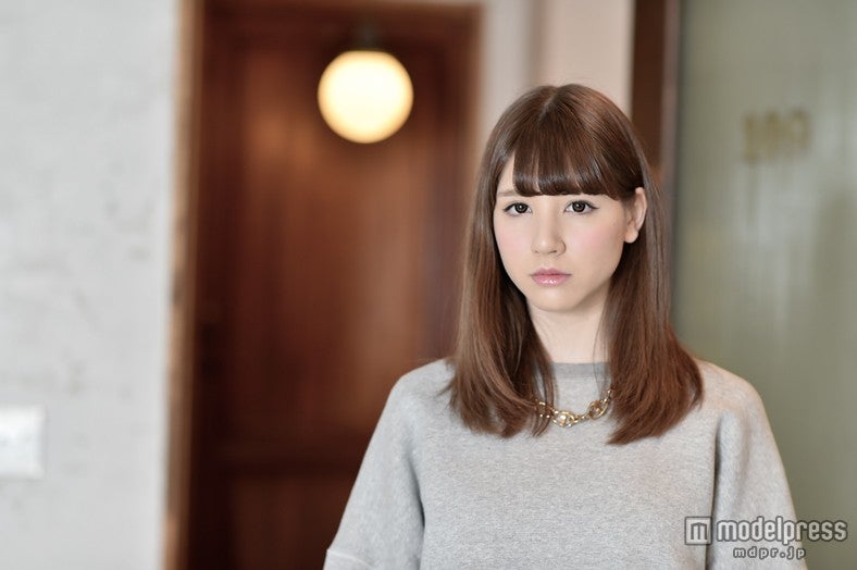 LARME」ハーフ美女“柏麗奈”って？「バラエティに出たい」天真爛漫な