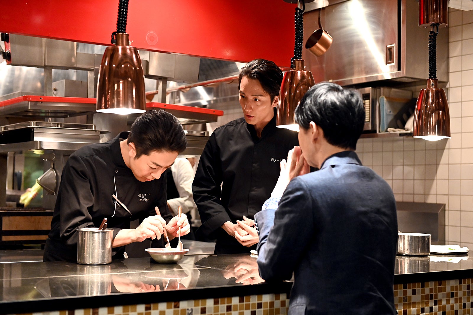 （左から）尾上菊之助、大貫勇輔、手塚とおる／「グランメゾン東京」第6話（提供写真）