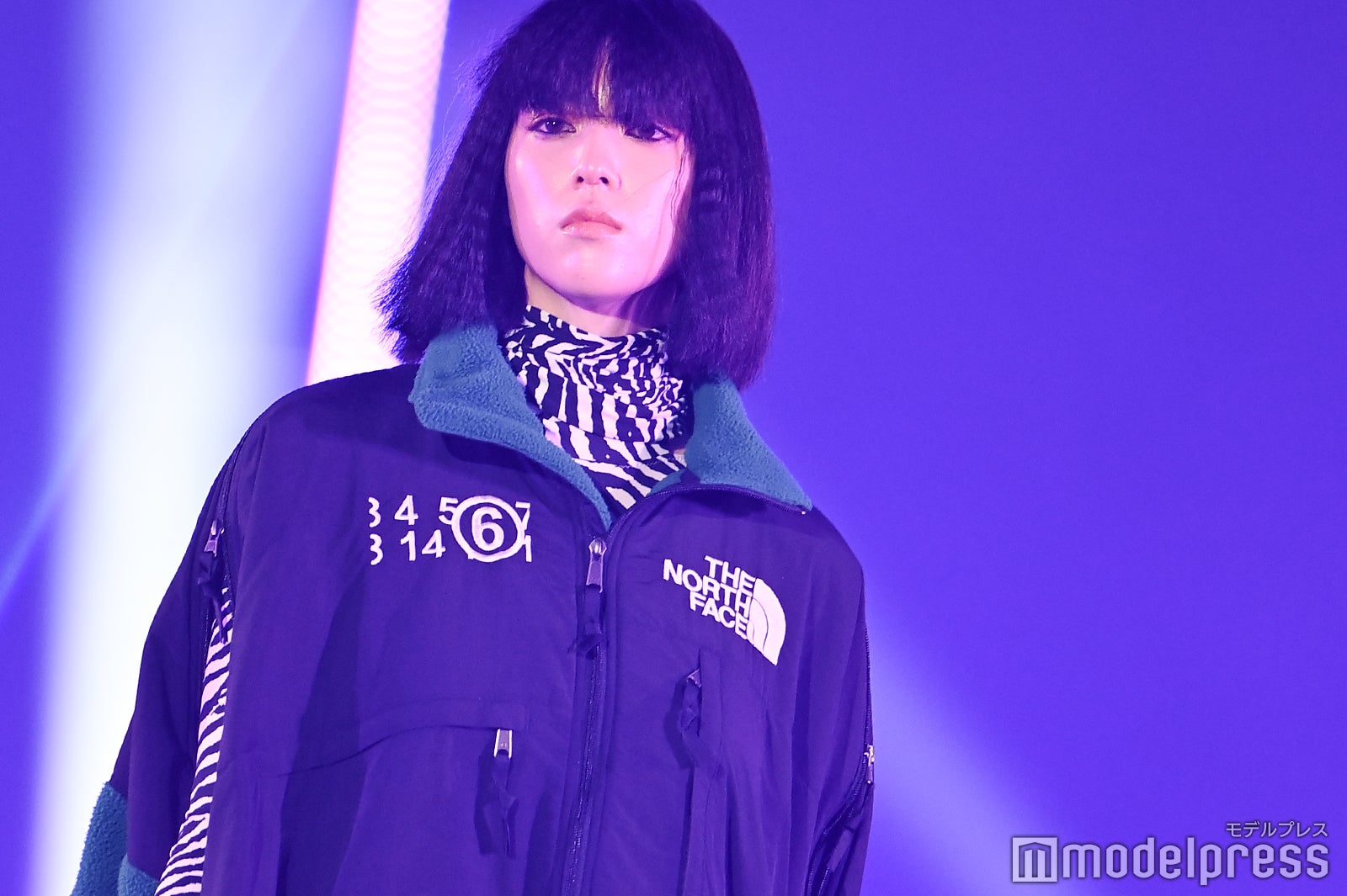 三吉彩花、囲み目メイクでクールな眼差し＜TGC2020A／W ONLINE＞