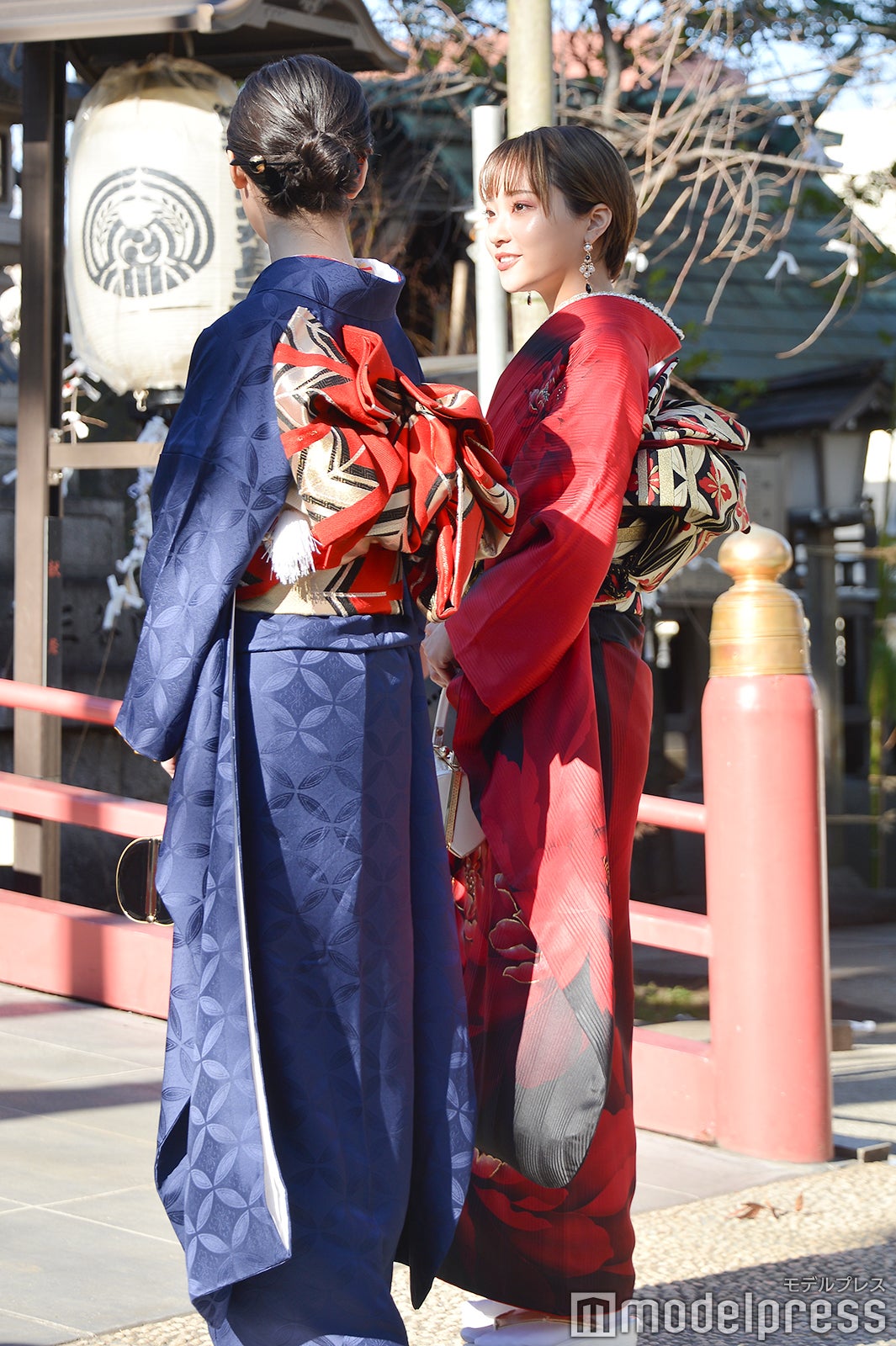 （左から）加藤小夏、安田愛里（C）モデルプレス