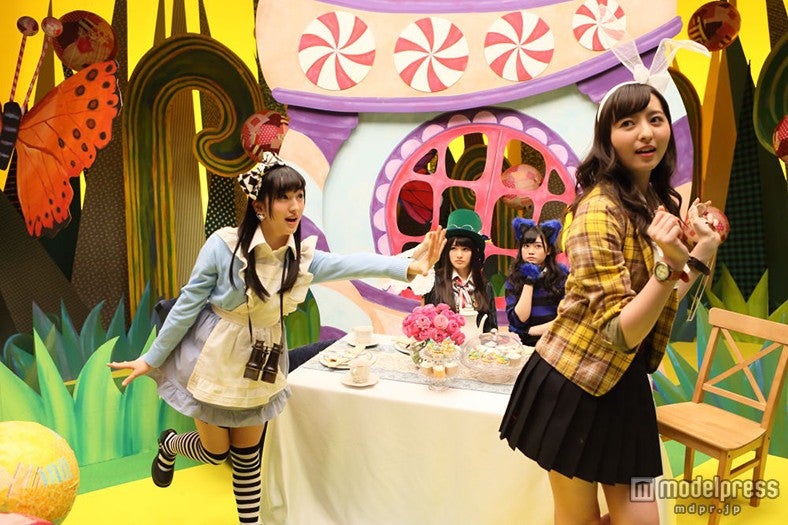 「不思議の国のアリス」の世界を表現（C）AKS