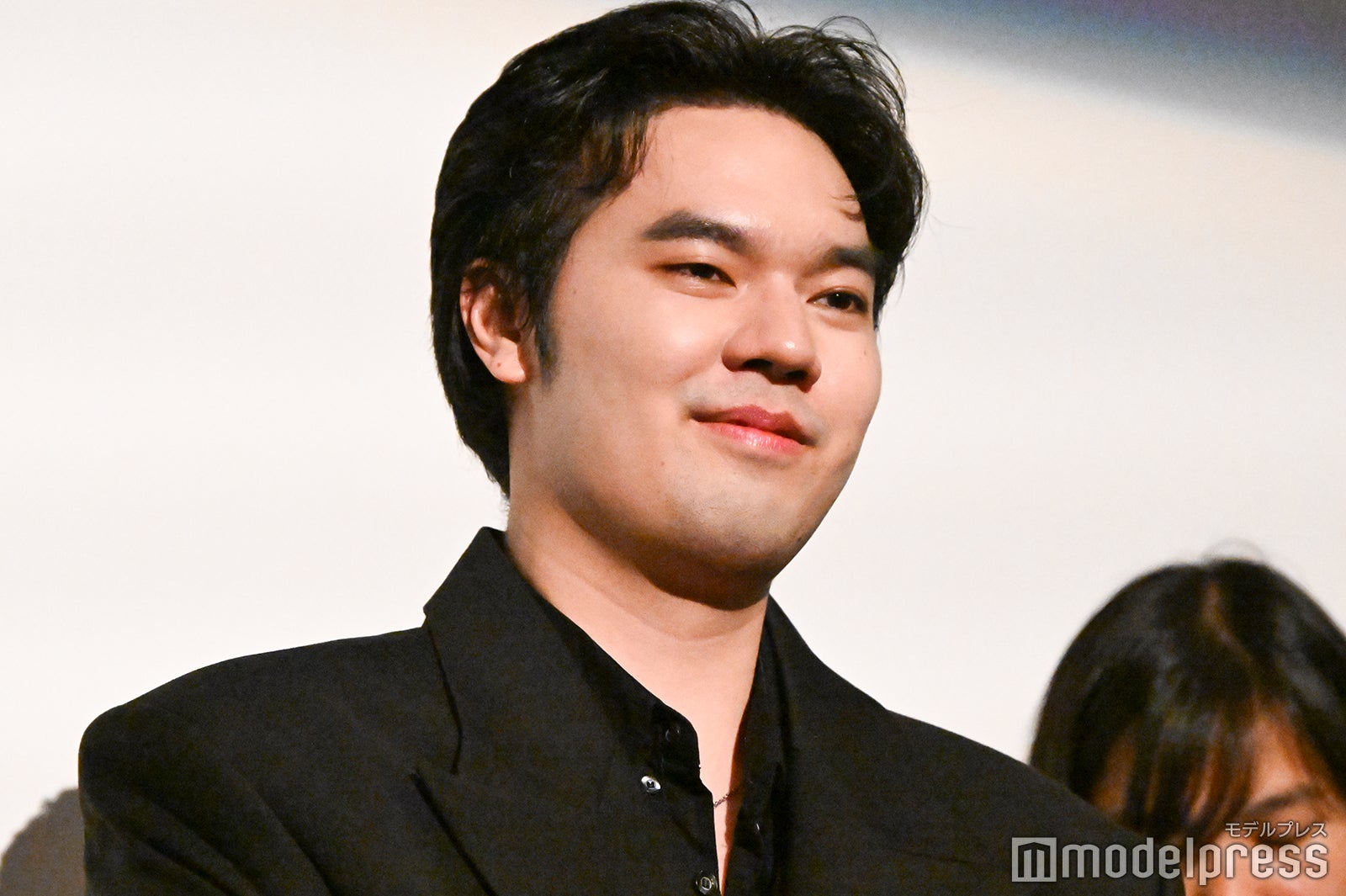 ボス監督（C）モデルプレス