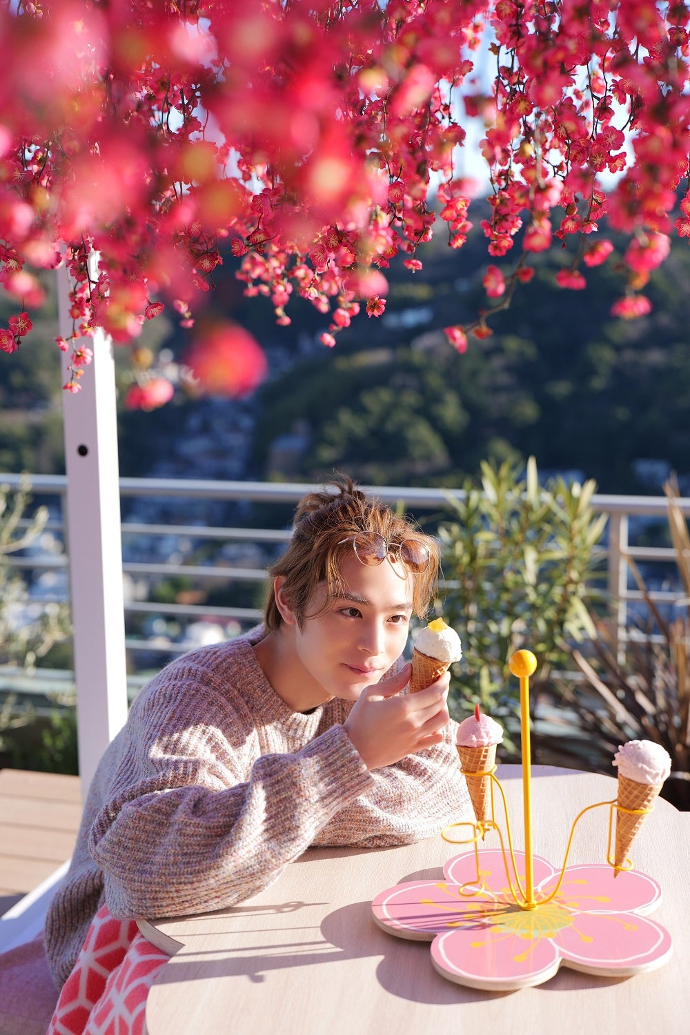 「塩野瑛久カレンダー2022.04-2023.03」（東京ニュース通信社刊）（提供写真）