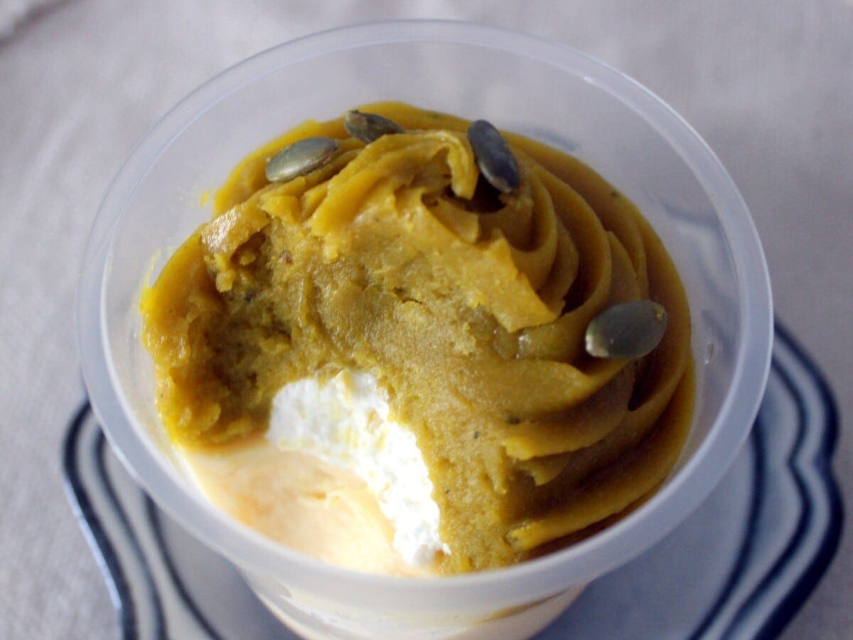 ホイップクリームと一緒に食べると、まろやかでコクのある味わいに