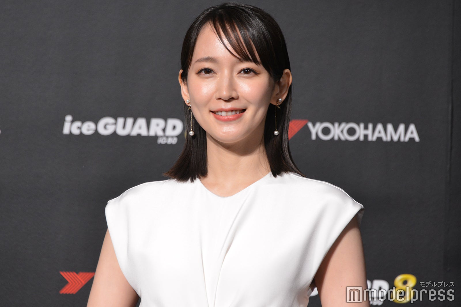 吉岡里帆、純白ノースリドレスで登場 憧れのドライブシチュエーション明かす「体験したいなって」