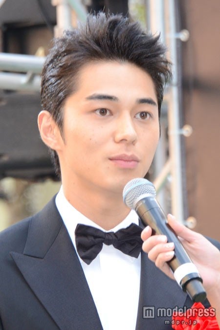 スポニチグランプリ新人賞を受賞した東出昌大