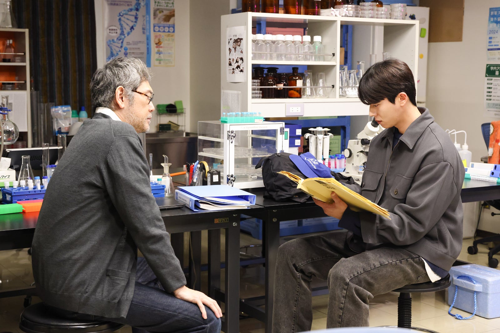 杉本哲太、チェ・ジョンヒョプ「Eye Love You」第8話より（C）TBS