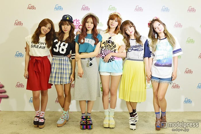 Apink(左から)ウンジ、ナムジュ、ナウン、ハヨン、チョロン、ボミ