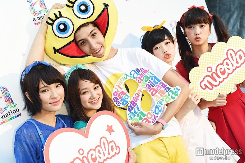 けみお＆アミーガチュ（左より）清水せれな、永井美夕、けみお、寺門いずみ、佐藤優津季