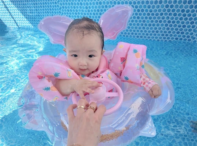 辻希美、第5子・夢空ちゃんが初プール「全然泣かずめっちゃ楽しんでた」