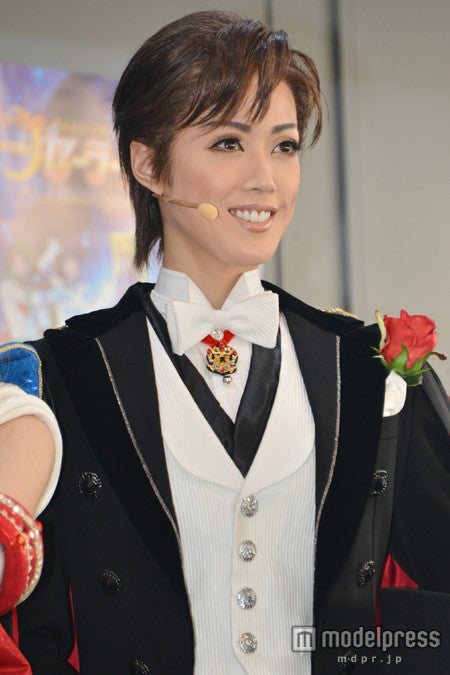 タキシード仮面役の大和悠河