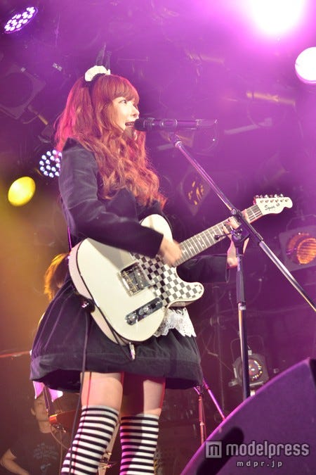 ワンマンライブでは2度目となるギターを披露した、Milky Bunny