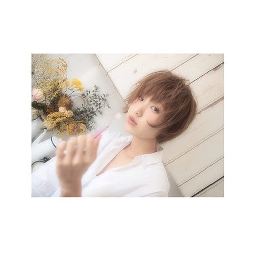 izuの歯磨きショット/Instagramより