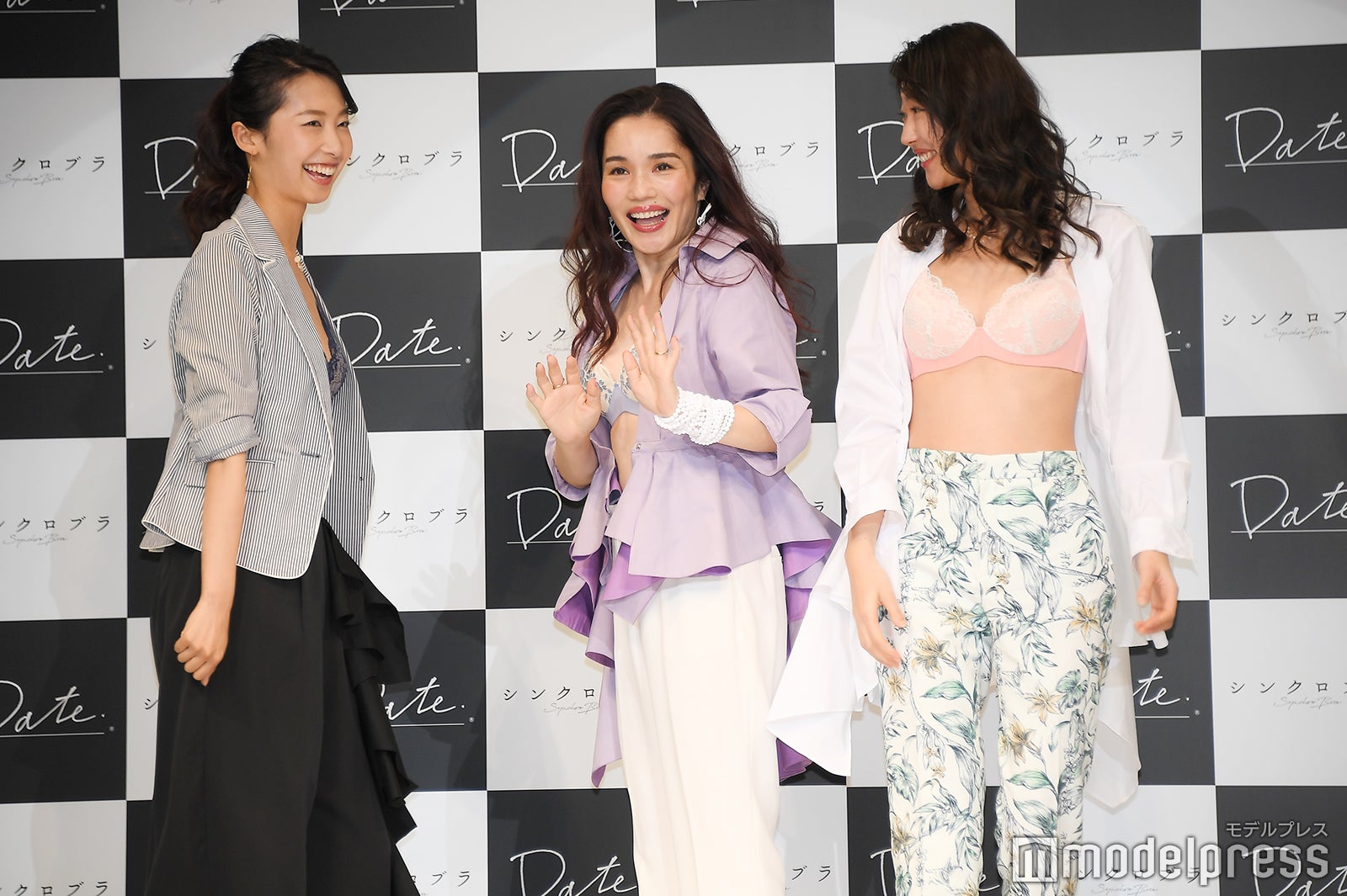 平野ノラ（中央）（C）モデルプレス