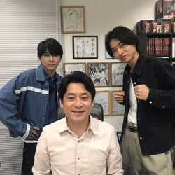 山崎賢人&吉沢亮、『キングダム』作者との3ショット公開に反響「目の保養」「2人のペアは最高」