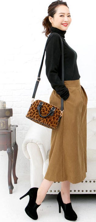 裏地付きスエード調起毛ピーチスキン生地フレアガウチョパンツ「神戸レタス」1,990円(税込)/画像提供:神戸レタス