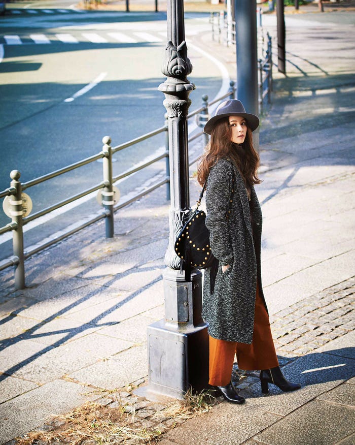 イベントシーン/盛り上がりたい大晦日は動きやすいパンツルックで(画像提供:幻冬舎)