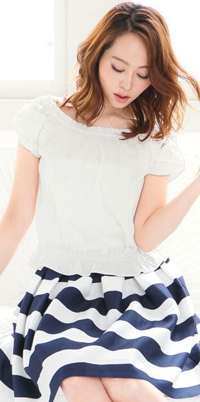 2WAYギャザーオフショルダーブラウストップス「神戸レタス」2290円（税込）