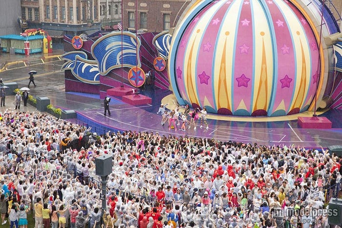 日本初披露となる新曲「LOVE&GIRLS」を熱唱した少女時代