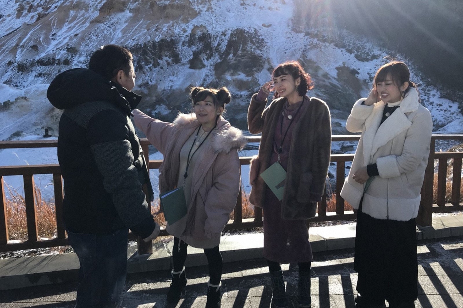 （左から）塚地武雅、天木じゅん、岡田紗佳、菊地亜美（C）TBS