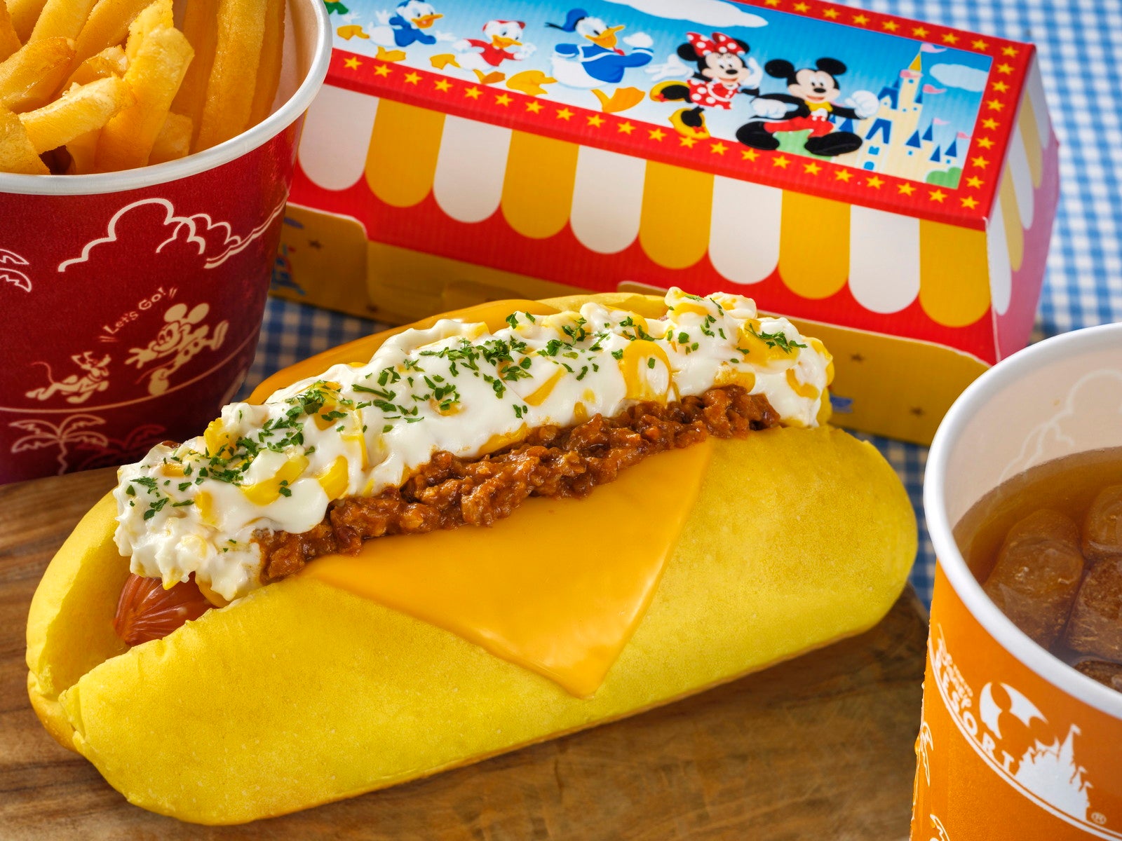 スペシャルセット1,240円販売店舗：「リフレッシュメントコーナー」（C）Disney