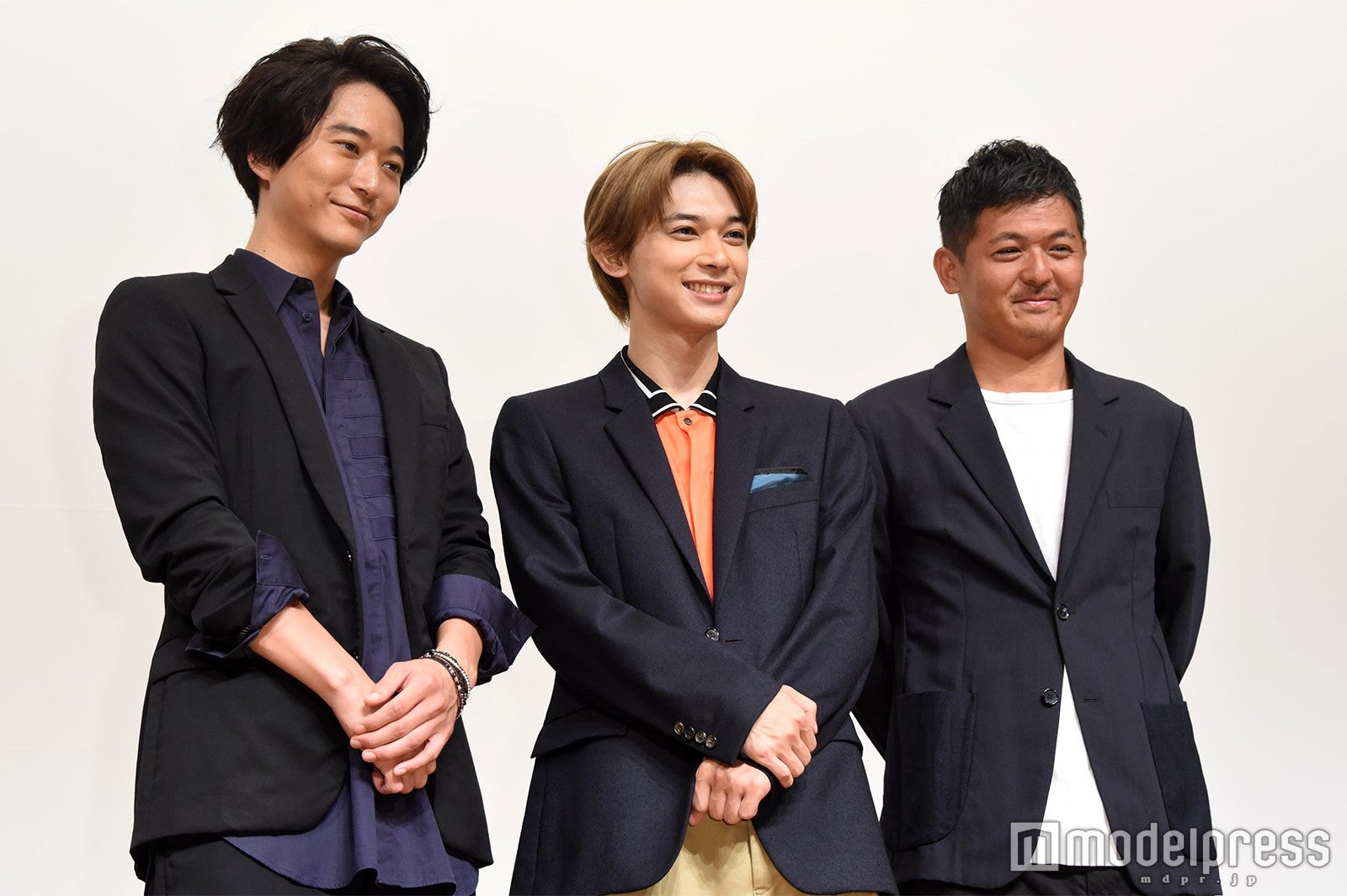 （左から）浅香航大、吉沢亮、中前勇児監督（C）モデルプレス