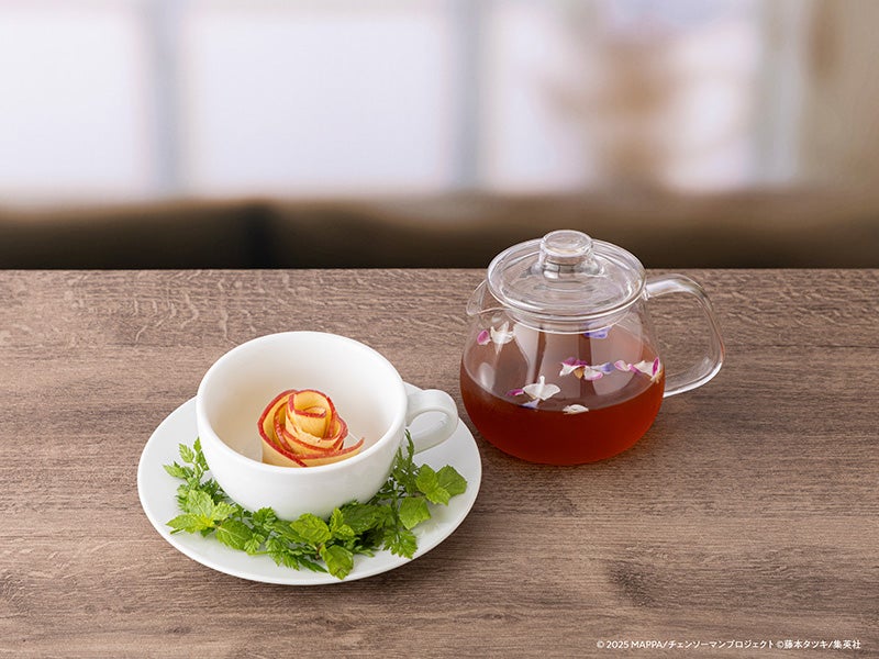 フラワーアップルティー　税込1,090円（C）2025 MAPPA／チェンソーマンプロジェクト （C）藤本タツキ／集英社