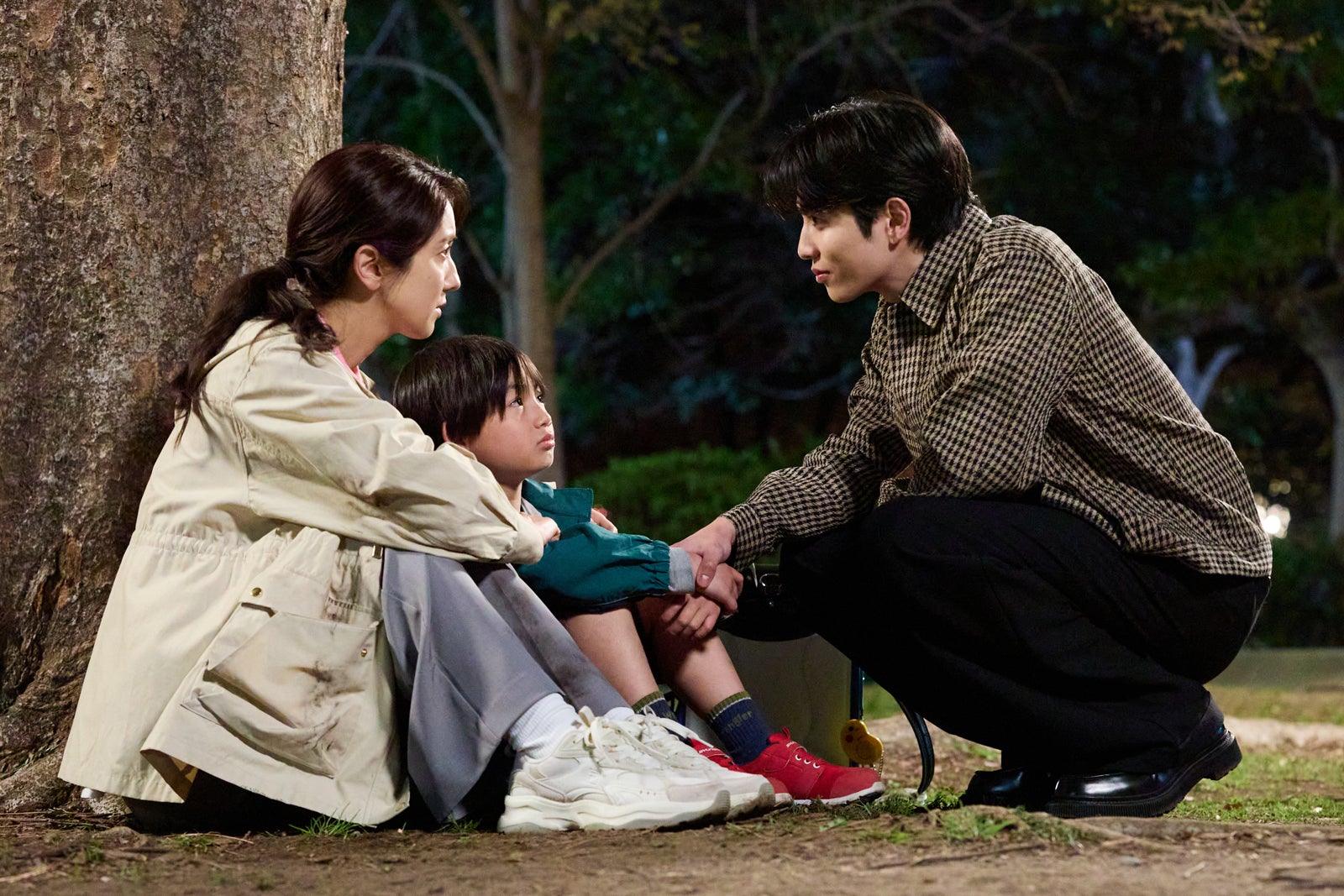 仁村紗和、土屋陽翔、志尊淳「10回切って倒れない木はない」第2話（C）日本テレビ