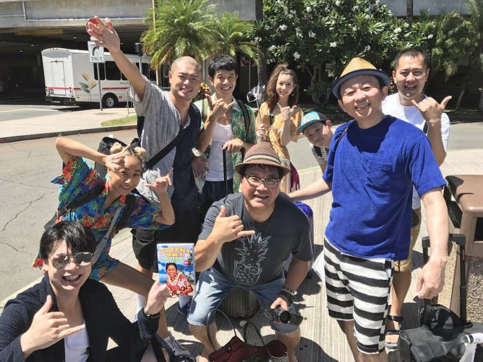 (前列左から)吉村 崇(平成ノブシコブシ)、カンニング竹山、有吉弘行、青山テルマ、あばれる君、庄司智春(品川庄司)、足立梨花、西堀 亮(マシンガンズ)、とにかく明るい安村 (C)フジテレビ