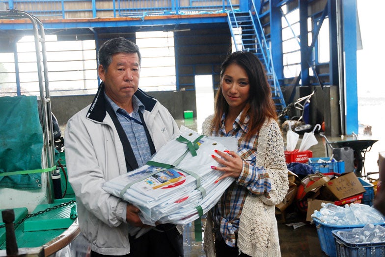 ウギャルのLie（右）