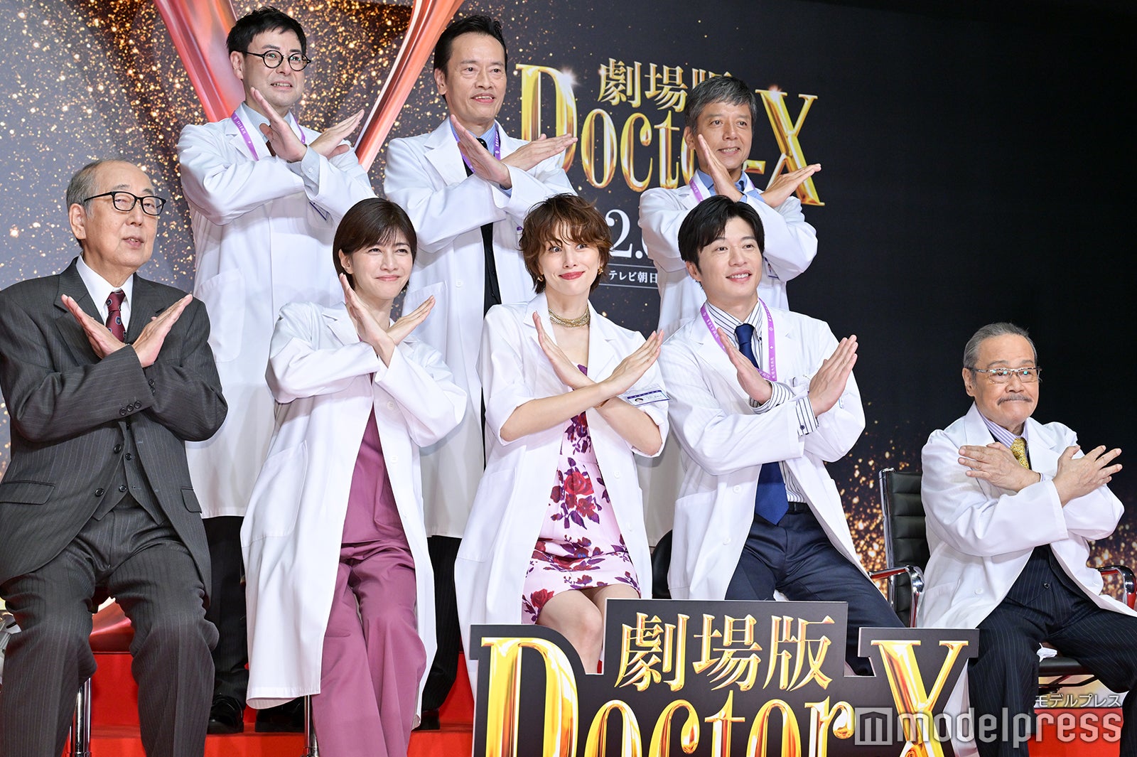 （前列左から）岸部一徳、内田有紀、米倉涼子、田中圭、西田敏行
（後列左から）鈴木浩介、遠藤憲一、勝村政信
（C）モデルプレス