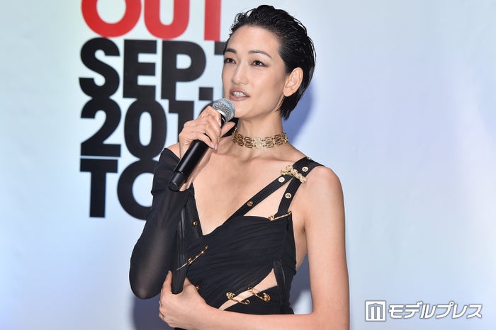 冨永愛 ミニ丈ドレスで圧巻美脚披露 グランメゾン東京 リンダファッション に注目集まる モデルプレス