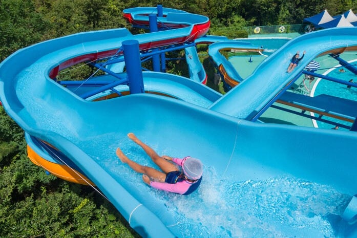 高さ15mから全長80mのコースを滑り落ちる「スリリングスライダー」【制限】身長120cm以上