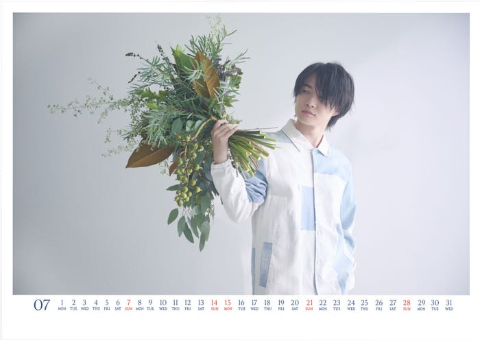 「神木隆之介 2024-2025選べるカレンダー」より(C)Co-LaVo