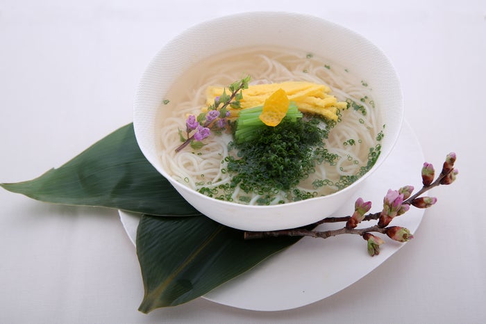 車力門 ちゃわんぶ、桜鯛の煮麺/画像提供:JAPAN CRAFT SAKE COMPANY