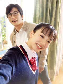 永野芽郁 田中圭 石原さとみ 稲垣来泉 エモすぎる家族写真風オフショット解禁 そして バトンは渡された モデルプレス