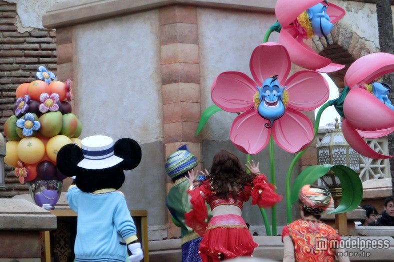 魔法の祭典「スプリングタイム・サプライズ」／魔法の言葉を合図に咲き乱れる花々